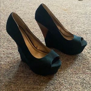 Green women’s wedges